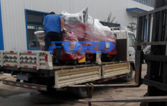 福瑞得機(jī)械座駕壓路機(jī)，路面開槽機(jī)成功裝車及時(shí)發(fā)貨