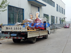 福瑞得機(jī)械手扶壓路機(jī)、框架整平機(jī)已成功裝車(chē)及時(shí)發(fā)貨